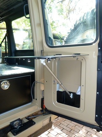 Front Runner 5-Door Double Door Interior Table