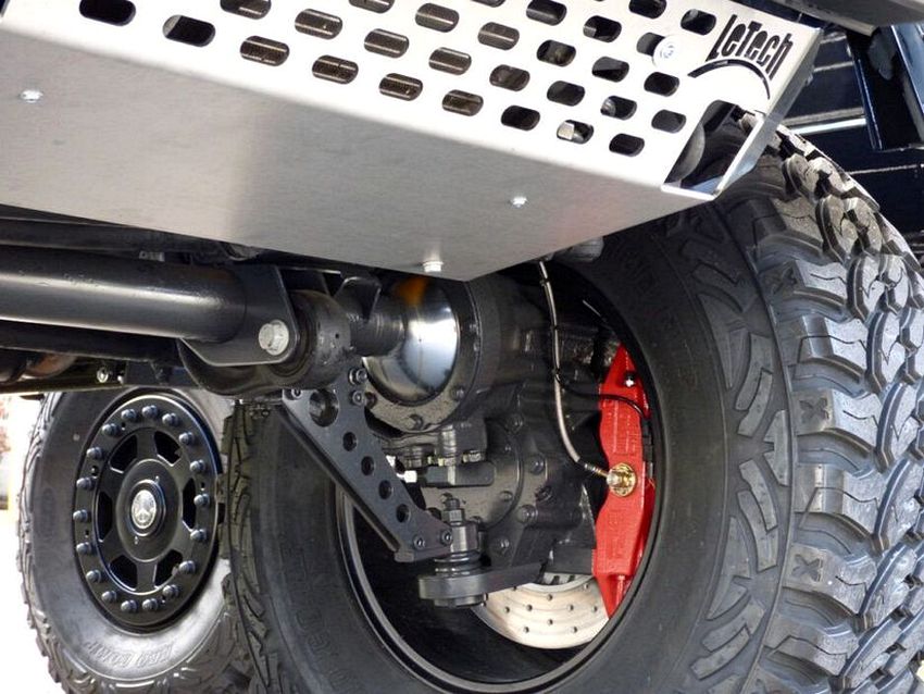 Hutchinson Beadlock Aluminum Wheel for G-Wagen – 8.5x18 | ET55 | 8×6.5 Bolt Pattern (For 8-Lug Portal Axle Vehicles) - Image 2