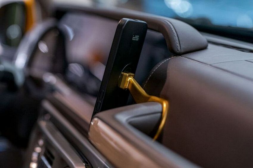 LeTech Mobile Holder for Mercedes G-Wagon W463A / W465 – Secure Smartphone Mount