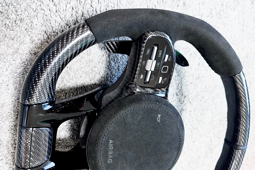 Custom Performance Steering Wheel – Carbon, Leather & Alcantara Suede – Fits 2019–2024 Mercedes-Benz AMG W463A/W464 G63 & AMG Models - Image 10